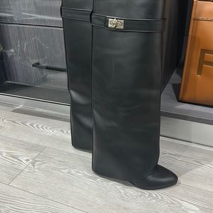 Size 38 black shark boots